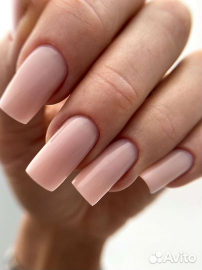 Маникюр в салоне