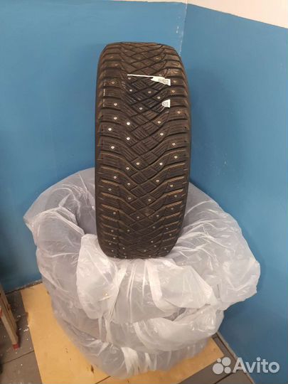 Goodyear UltraGrip Arctic 2 215/55 R17