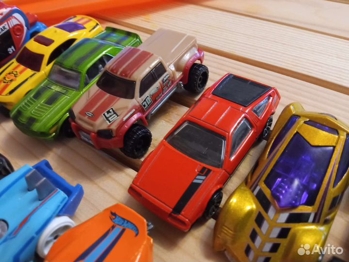 Машинки и трек hotwheels