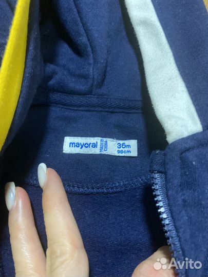 Костюм на мальчика 98размер