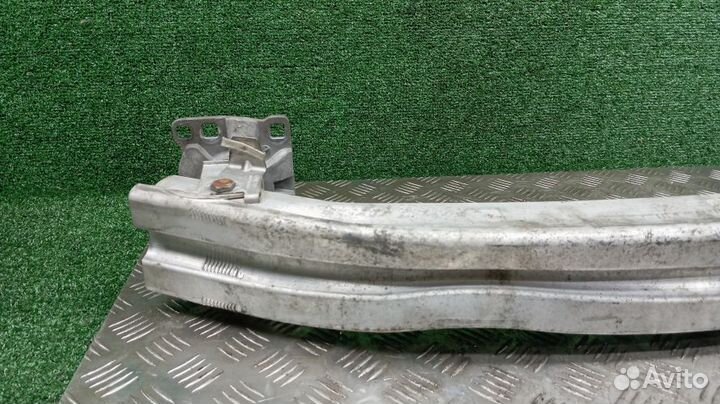 Усилитель бампера Audi A8 Передний