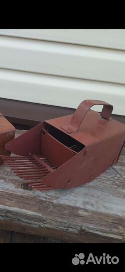 Грабилка металлическая для сбора ягод