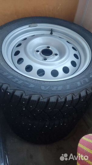 Goodyear UltraGrip Ice 215/55 R16