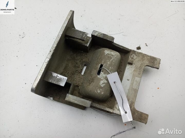 Заглушка порога 90586941 на Opel Vectra B