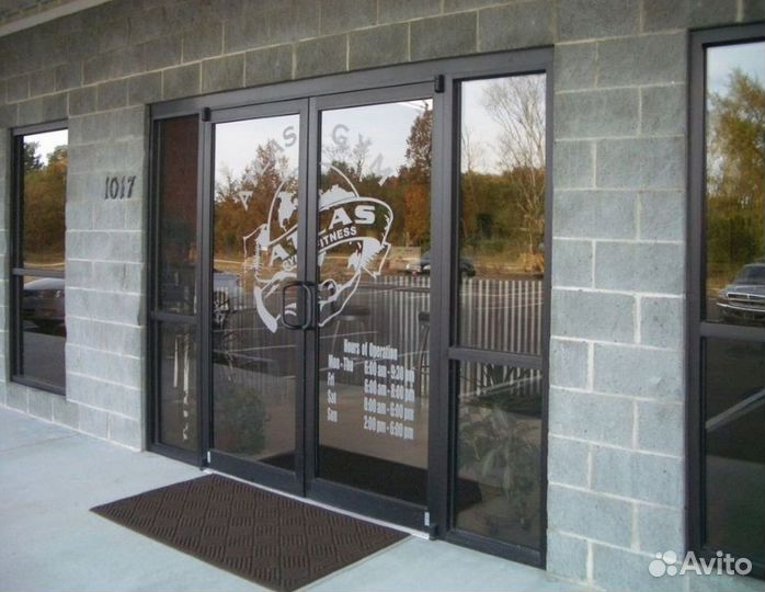 Пластиковая дверь / входная группа