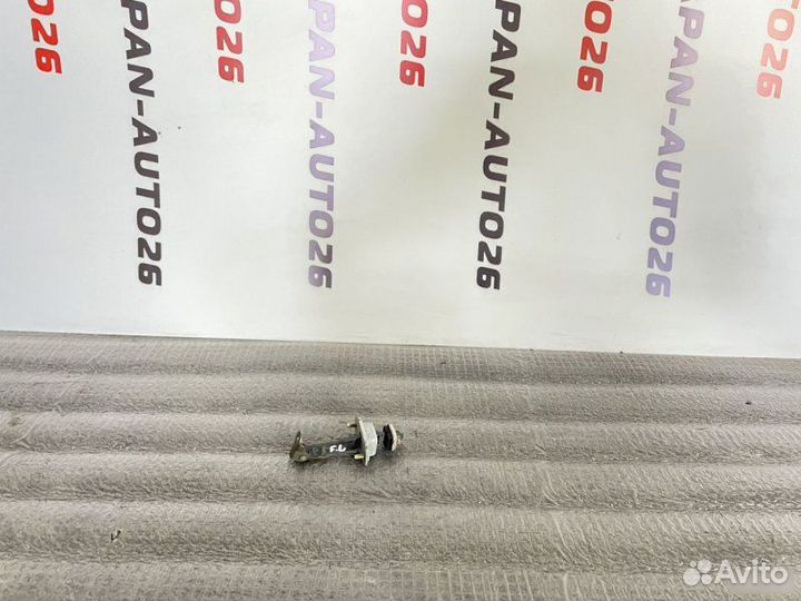 Доводчик передний левый Subaru Forester SF5 EJ20