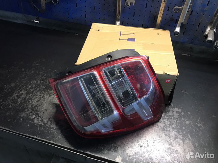 Продам задний правый фонарь