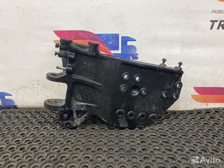 Кронштейн переднего бампера правый Scania 5-series