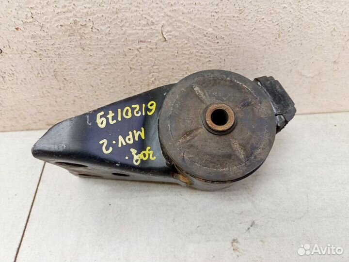 Опора двигателя Мазда MPV 2 LW