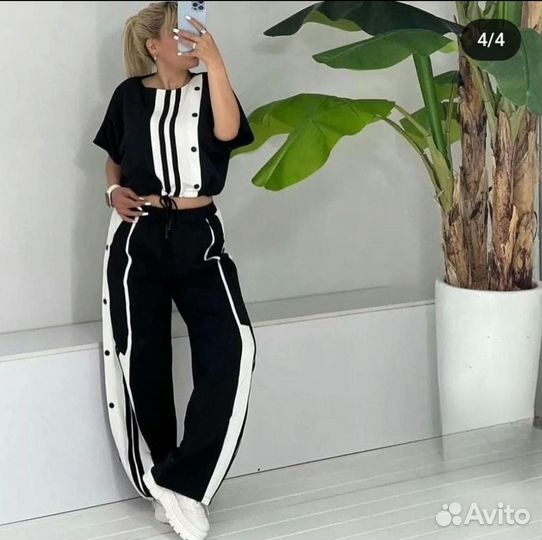 Костюм женский спортивный