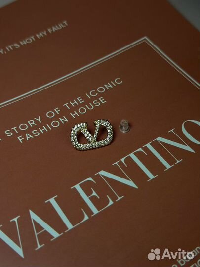 Серьги в стиле Valentino