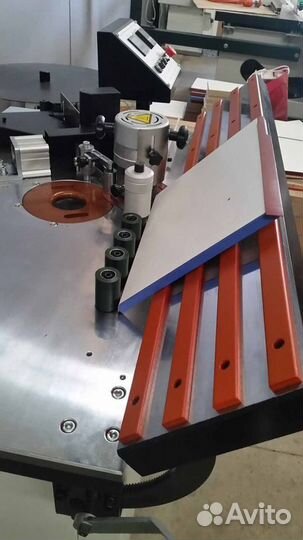 Кромкооблицовочный станок с феном