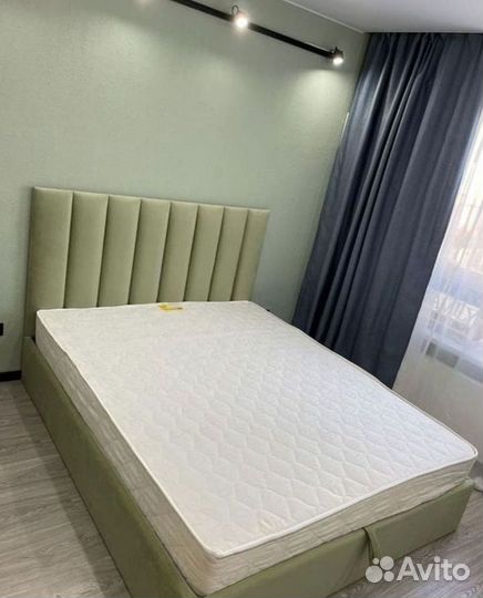 Кровать с молдингом