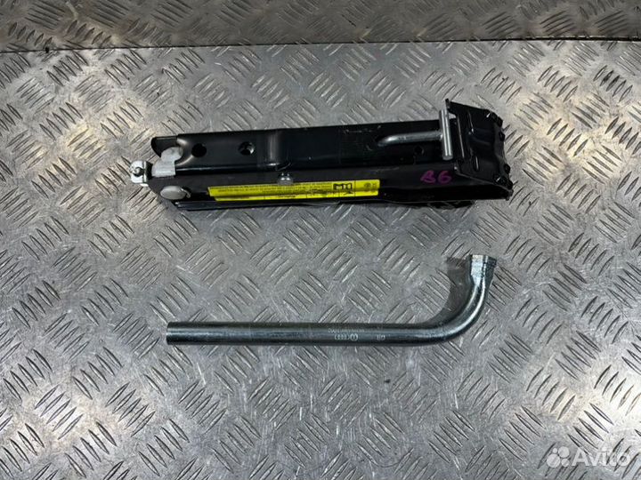 Домкрат Volkswagen Passat B6