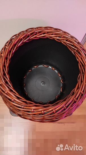 Кашпо из искусственного ротанга