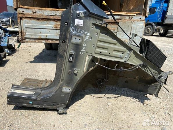 Передняя правая четверть Киа Спортейдж 4