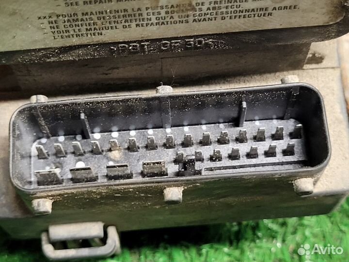 Блок ABS (насос) Toyota Avensis I 1CD