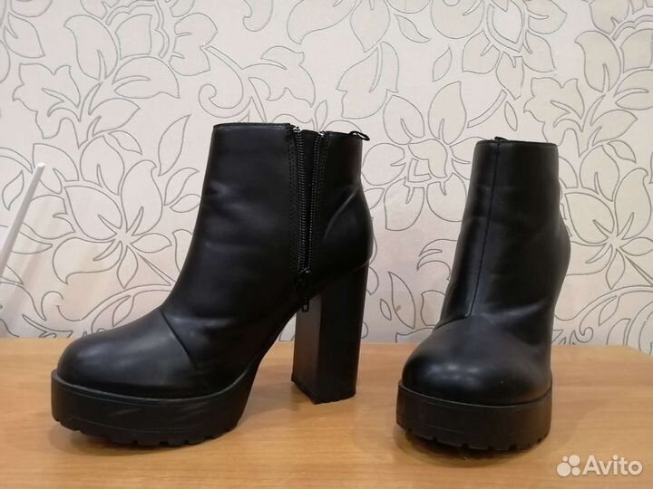 Продам ботинки