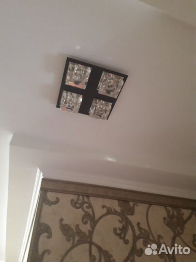 Продам потолочный светильник