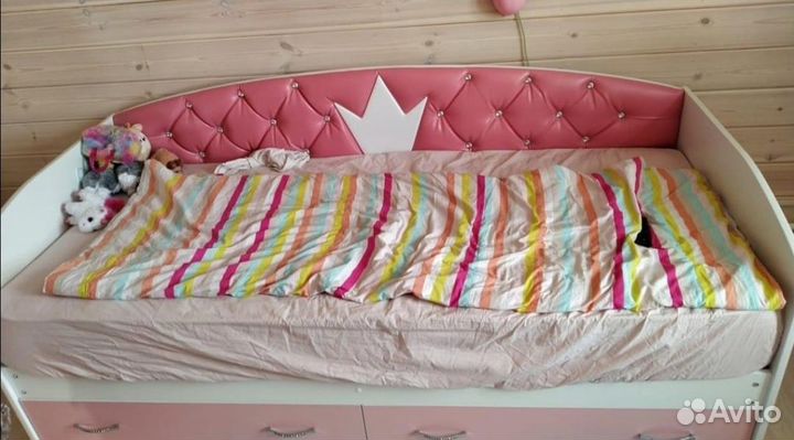 Кровать детская с мягкой спинкой