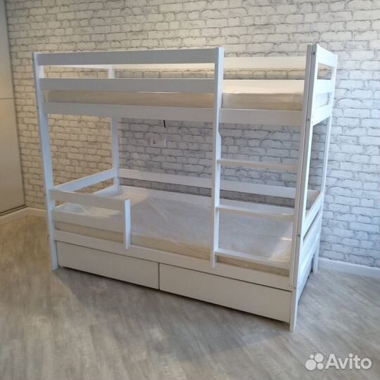 Детская двухъярусная кровать