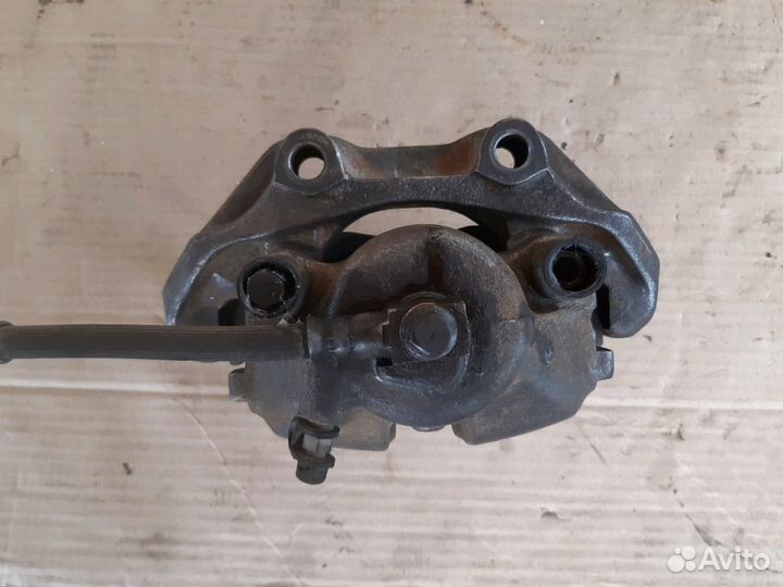 Суппорт передний. левый правый Опель Омега Б