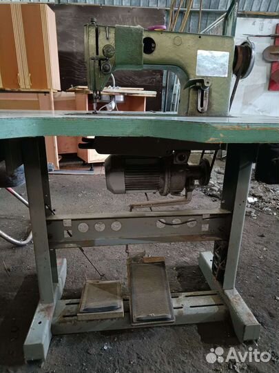 Швейный стол и швейная машина