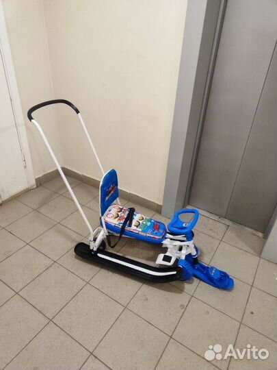 Снегокат с ручкой и колесами