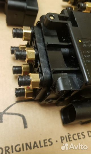 Блок клапанов пневмы 95535890300 VAG Оригинал Новы
