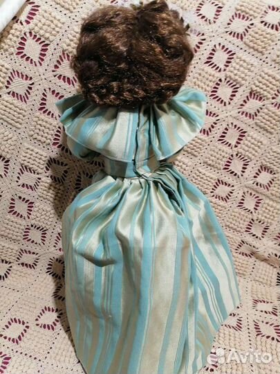 Коллекционная фарфоровая кукла