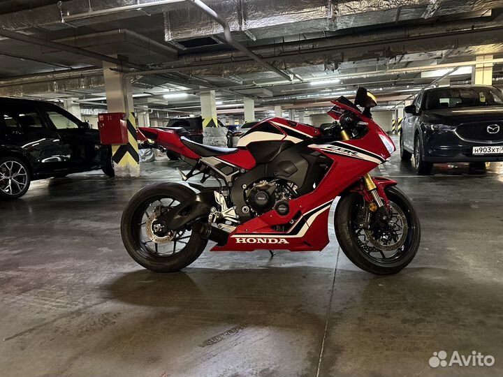 Honda CBR 1000 RA Fireblade