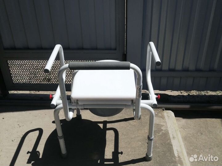 Кресло- стул с санитарным оснащением