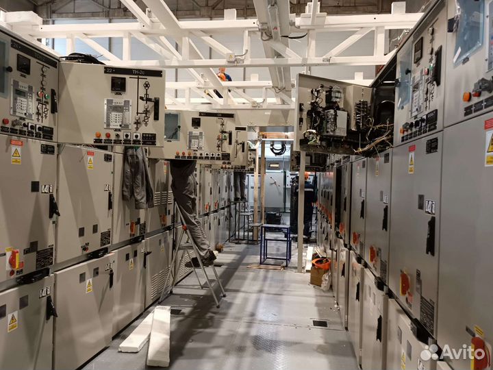 Электрики, бригада электромонтажников