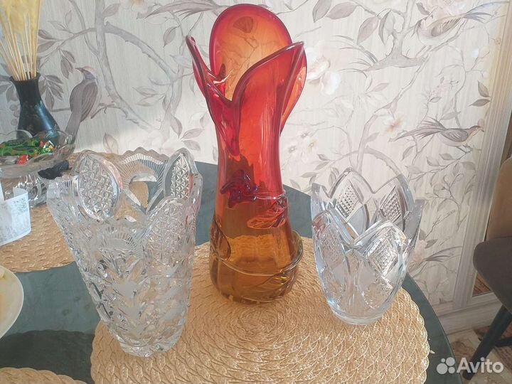 Ваза для цветов хрустальная и из цветного стекла