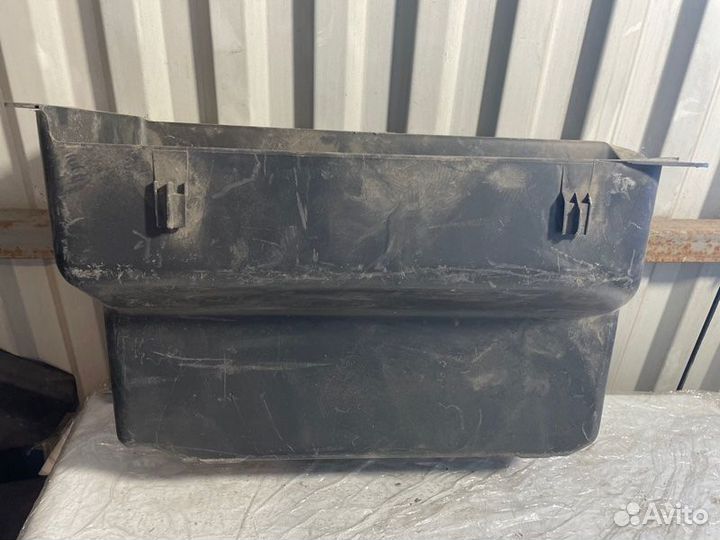 Ящик инструментальный Mercedes-Benz