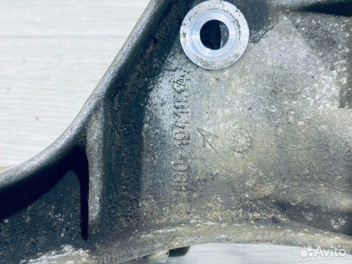 Кронштейн генератора Лада Калина