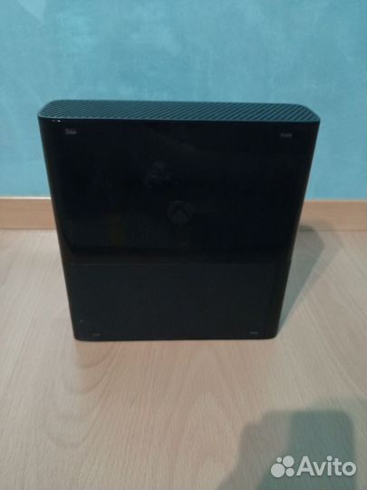 Xbox 360 slim e + 111 игр+ 2 геймпада