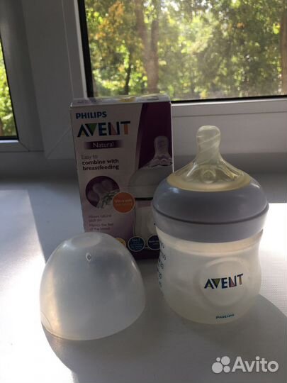 Молокоотсос ручной + 2 бутылочки с сосками Avent
