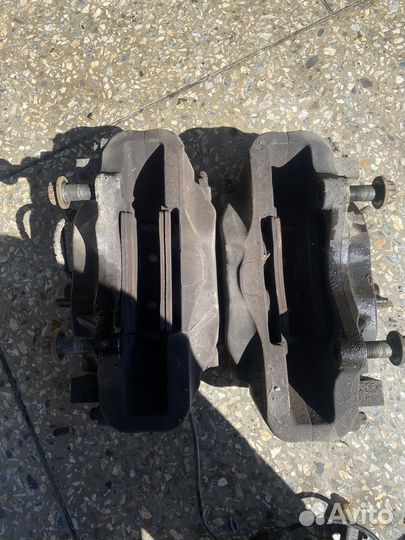 Комплект передних суппортов Range Rover Sport L320