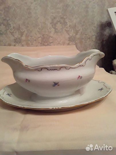 Соусник на подставке от сервиза.Венгрия