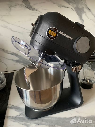 Кухонная машина Redmond RKM-4021