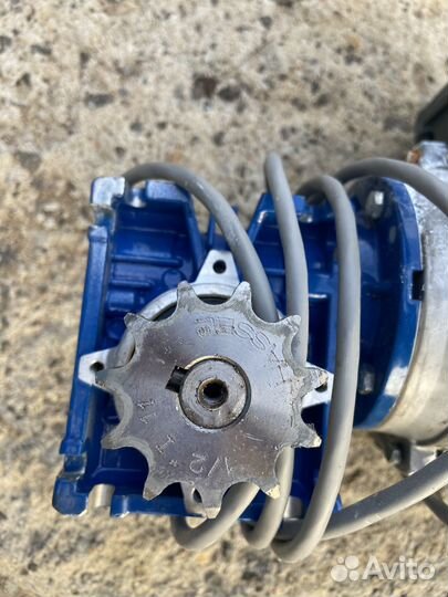 Двигатель с редуктором