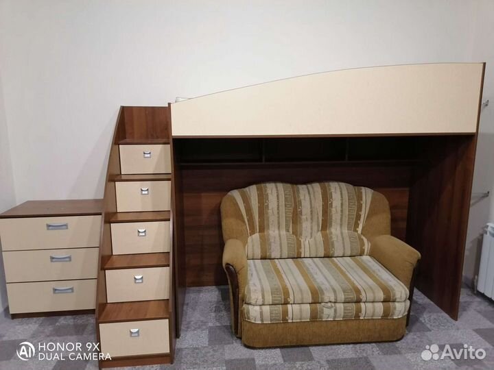 Кровать двухьярусная