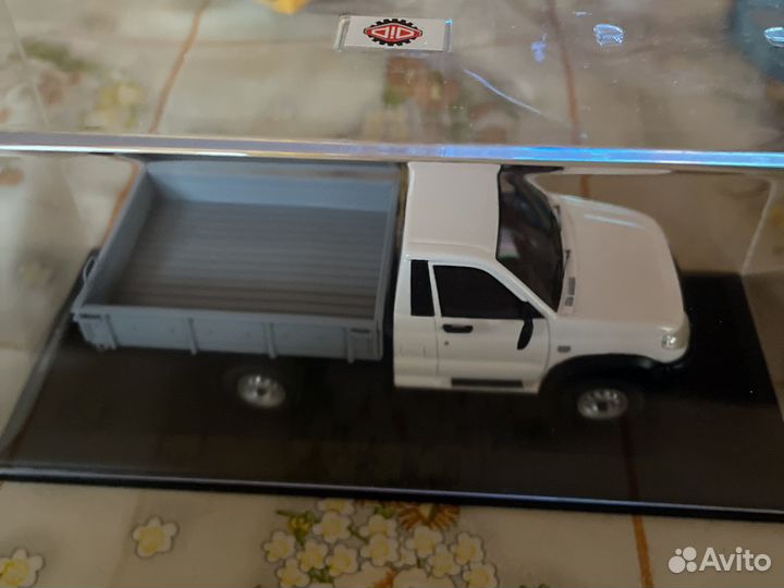 UAZ Cargo Patriot DiP. 1/43