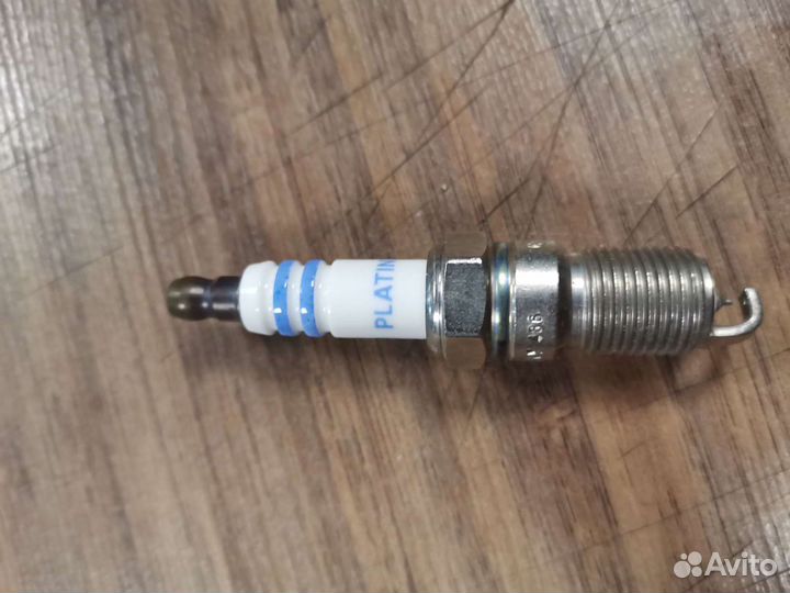 Свечи зажигания Bosch 0242240620