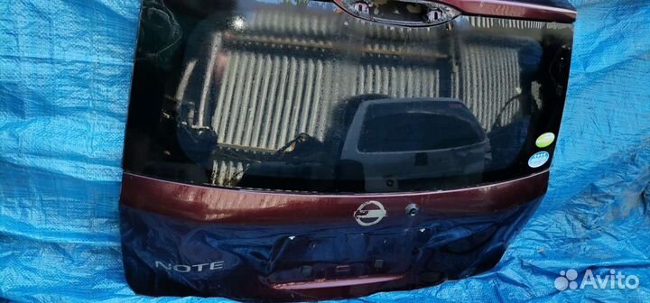 Стекло и дверь багажника Nissan note
