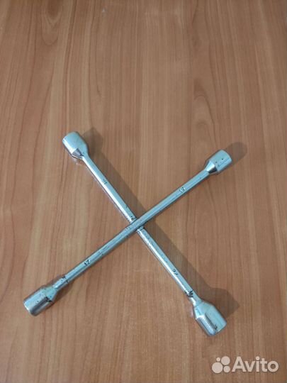 Ключ баллонный крестовой