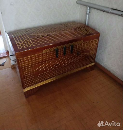 Сундук старинный