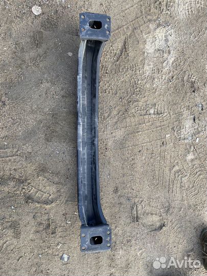 Усилитель заднего бампера VW Touareg NF