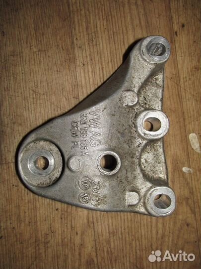 Кронштейн двигателя правый (Volkswagen Polo)